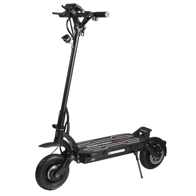 Trottinette Dualtron Forever Limited Pro vue de trois-quarts avant gauche, sur sa béquille, sur fond blanc.