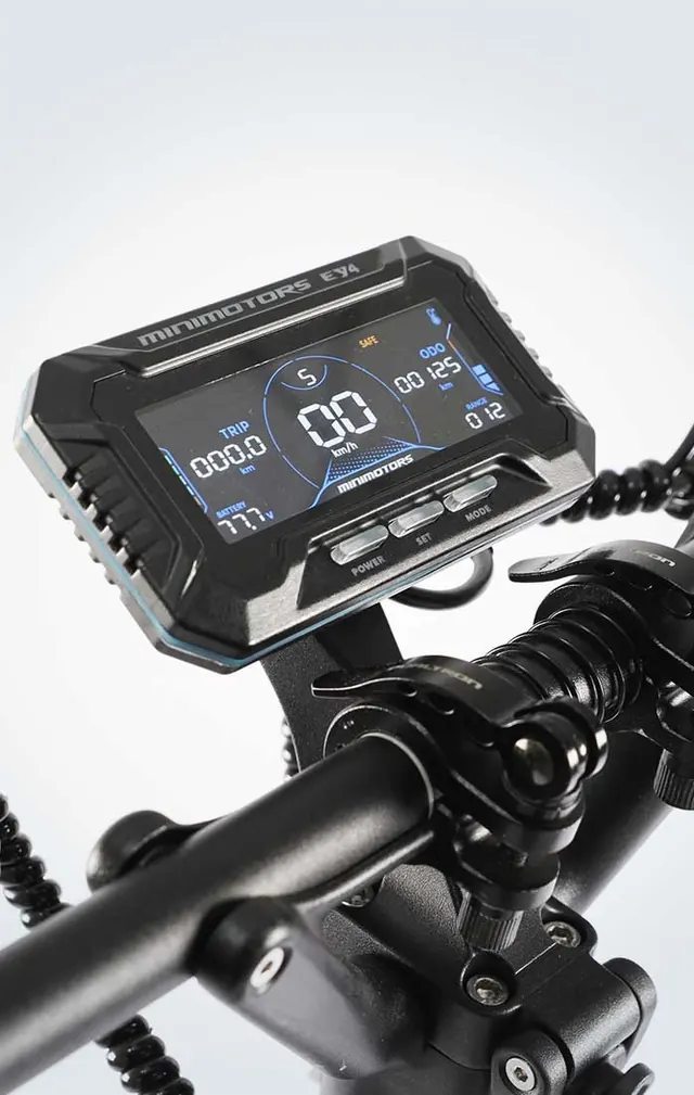 Dualtron Ultra 2 Upgrade, gros plan sur l’écran EY4 du guidon